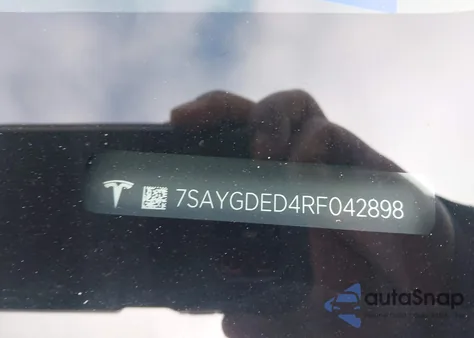 2024 Tesla Model Y Long Range Dual Motor All-Wheel Drive/Rwd z USA, uszkodzony, nr VIN 7SAYGDED4RF042898